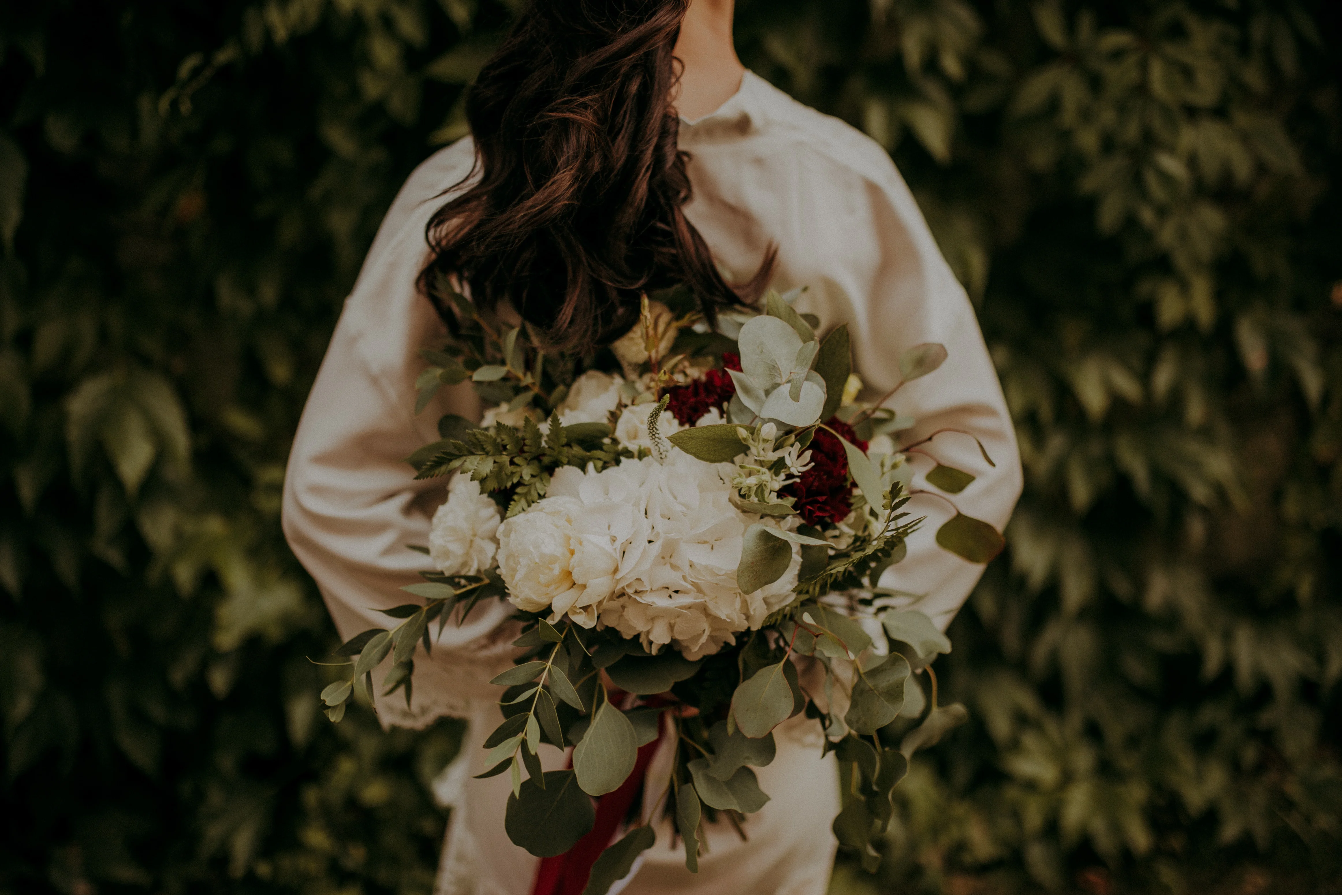 Bukiet ślubny biały z eukaliptusem