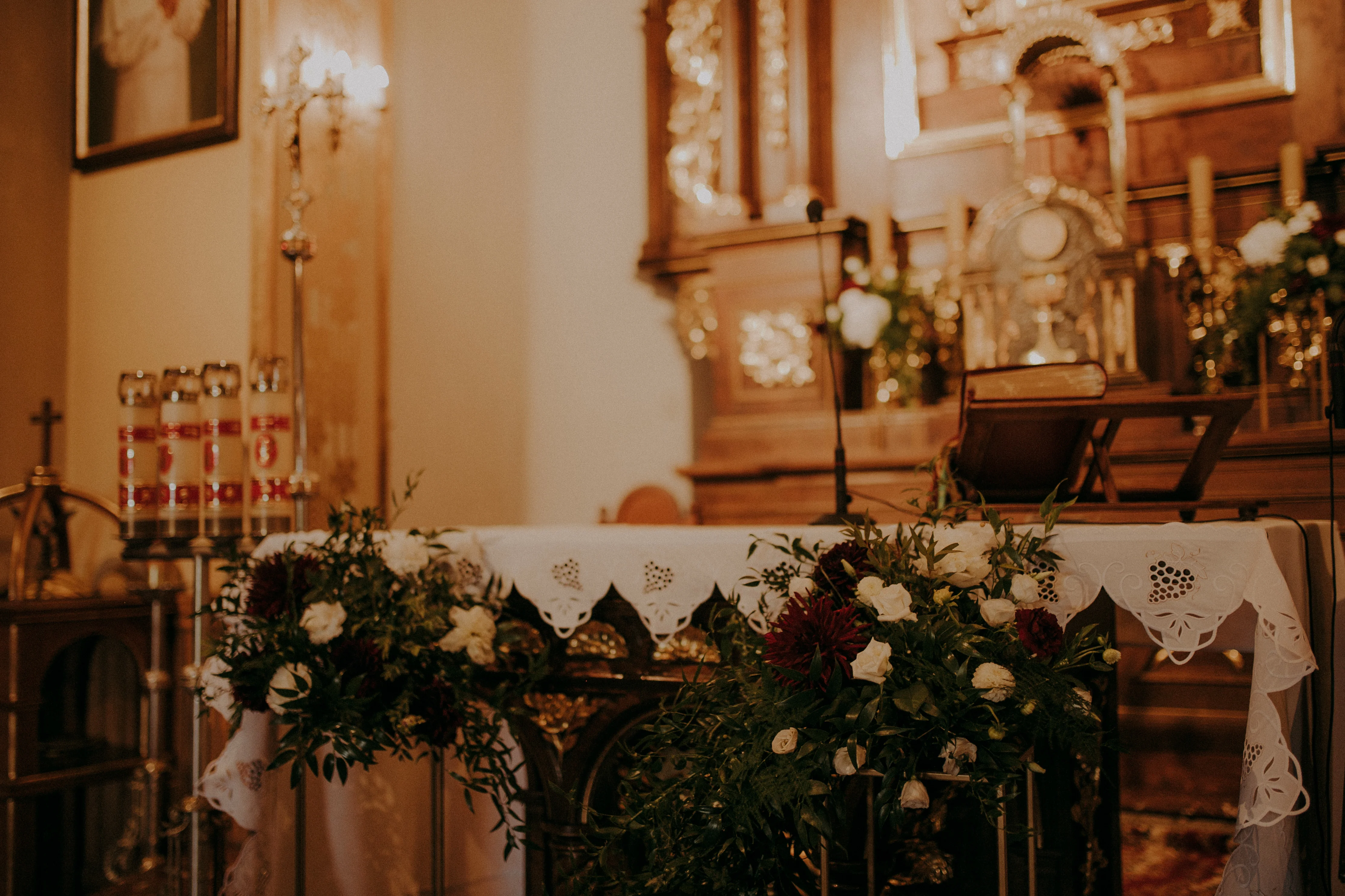 Dekoracja ławek kwiatami