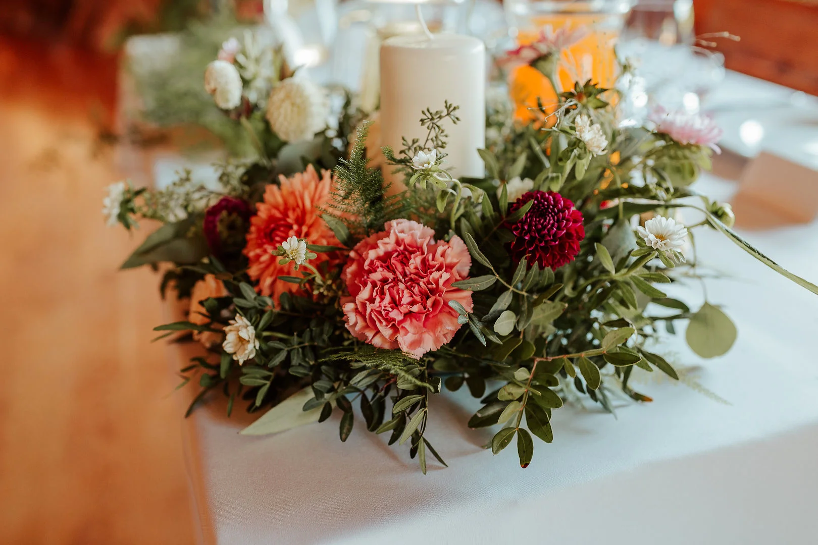 Dekoracja stołu ze świecami